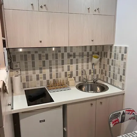 Small Budjet Deluxe Down Town *